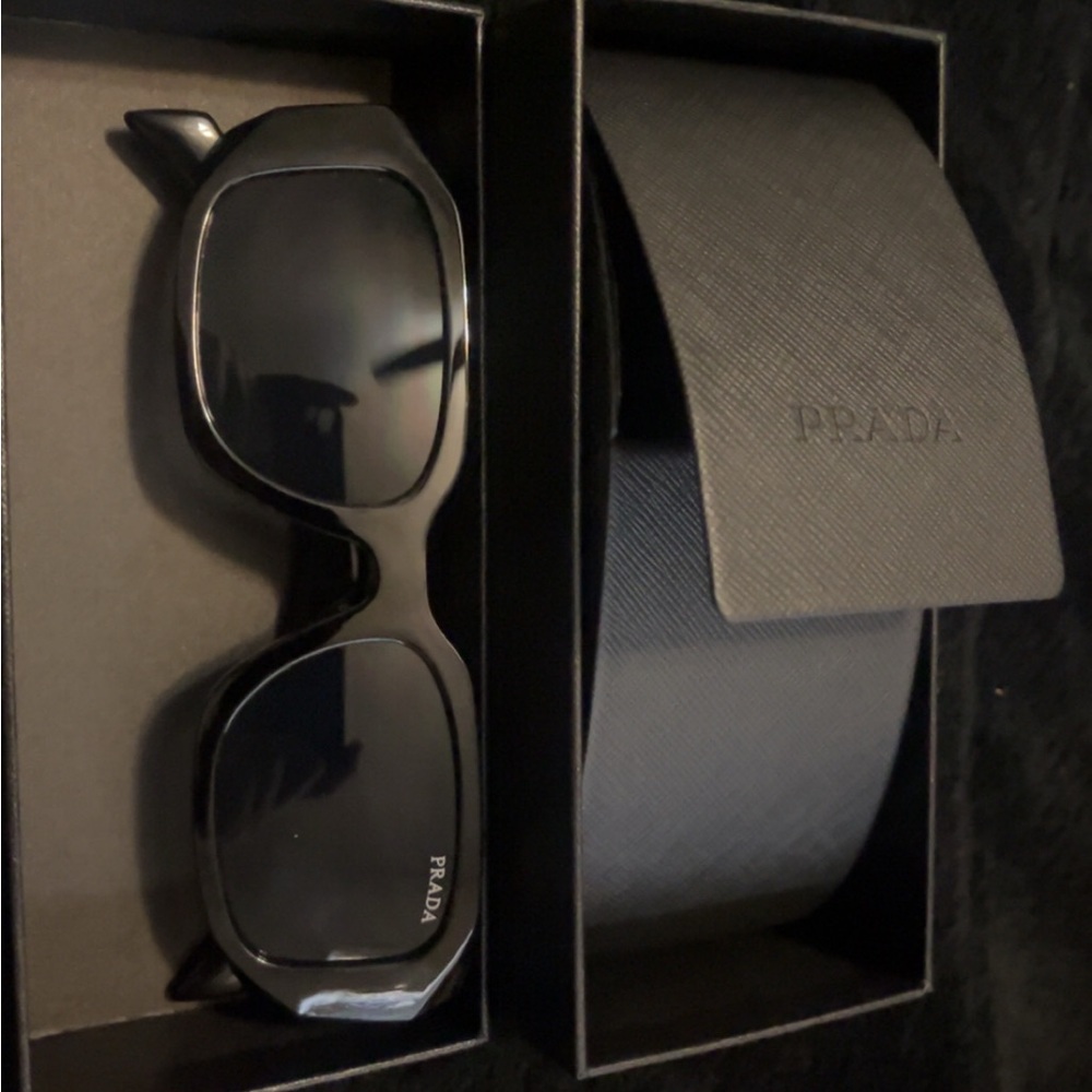 Prada Elegant Black Eyewear